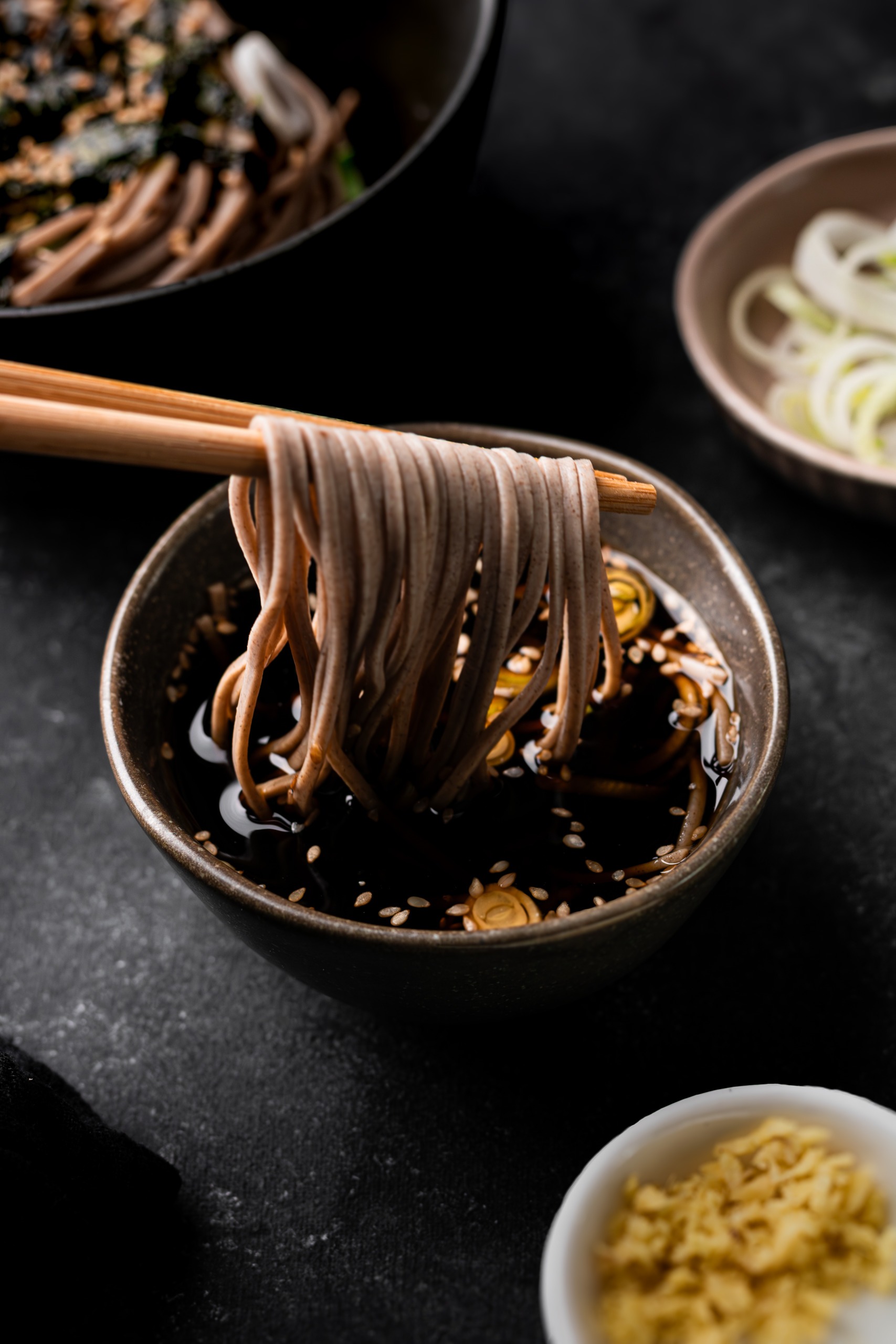 Fideos soba con mentsuyu