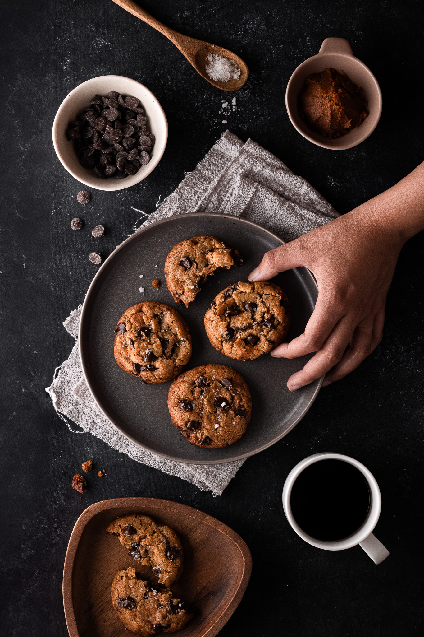 Galletas con chips de chocolate y miso